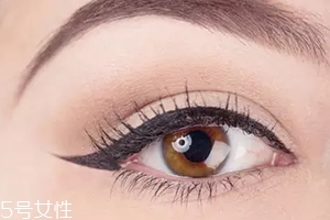 眼線眼尾怎么畫好看？用透明膠畫出優(yōu)美弧度