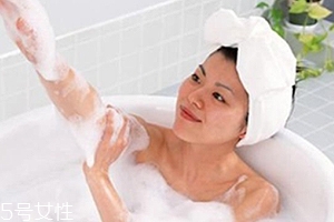 后背長痘痘怎么治？這四招讓你擺脫戰(zhàn)痘路