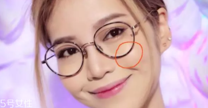 戴眼鏡好看還是不戴眼鏡好看？寬眼距戴眼鏡很精致