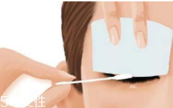 卸眼妝眼睛刺痛怎么辦？5款溫和不刺激的眼部卸妝推薦