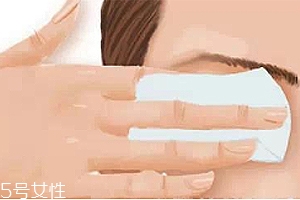 卸眼妝眼睛刺痛怎么辦？5款溫和不刺激的眼部卸妝推薦