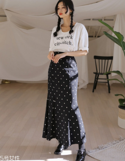 波點(diǎn)裙搭配什么上衣？復(fù)古混搭風(fēng)女王