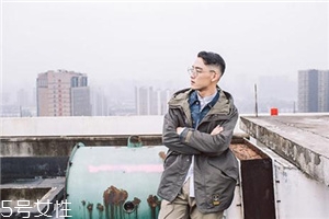 男生怎么穿顯得成熟？輕松塑造穩(wěn)重形象