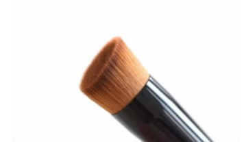 化妝刷買什么材質(zhì)的好？眼影刷用動(dòng)物毛更好
