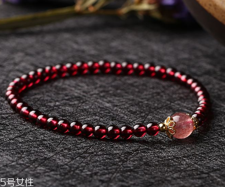 石榴石手鏈睡覺(jué)能戴嗎？這些情況你需要考慮