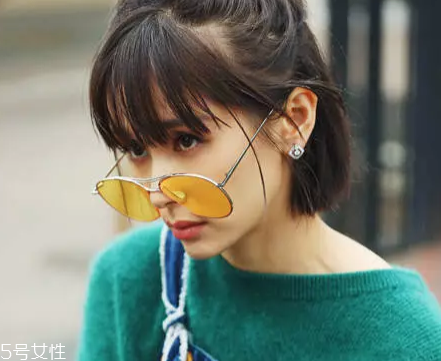 戴眼鏡怎么化妝好看？這么化妝比戴美瞳還美貌