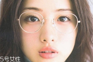 戴眼鏡怎么化妝好看？這么化妝比戴美瞳還美貌