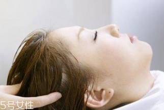 頭發(fā)干燥用什么護發(fā)素？滋潤保濕型