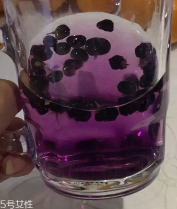 黑枸杞為什么是藍(lán)色？花青素的原因