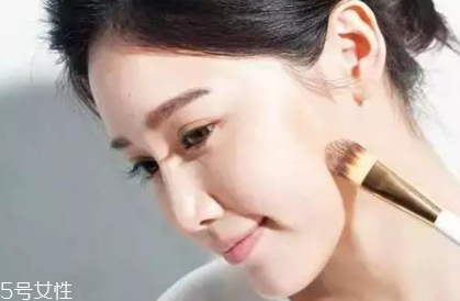 夏天化妝怎么樣不脫妝？8個(gè)小技巧讓你做清爽女神