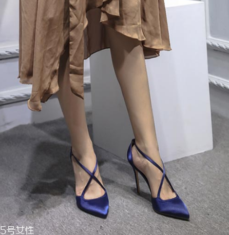 高跟鞋38碼多少厘米？學(xué)會測量腳長