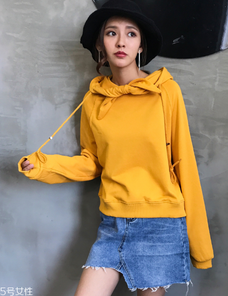 春天穿什么樣的衛(wèi)衣好看？春日百變衛(wèi)衣穿搭
