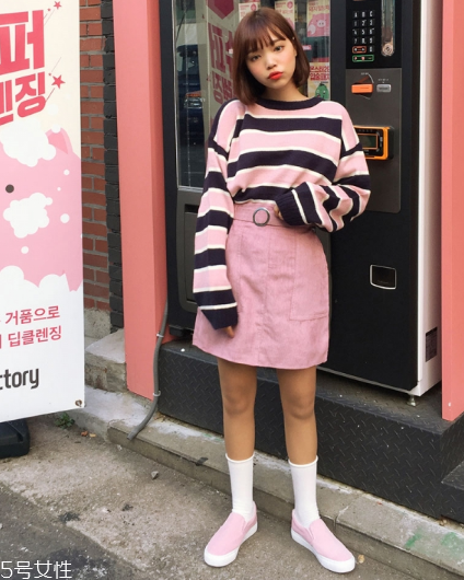 粉色短裙配什么鞋子？少女感爆棚穿搭