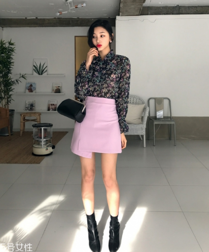 粉色短裙配什么鞋子？少女感爆棚穿搭