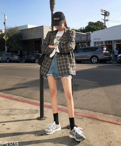 牛仔短裙搭配什么鞋？瞬間變身萌萌少女