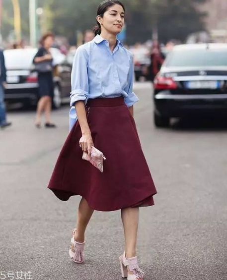 春天穿什么顏色衣服顯白？不要總是黑白灰