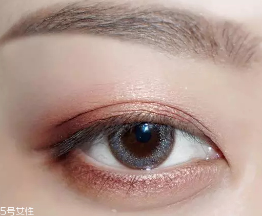 棕色眉筆適合什么膚色？不適合暗膚色
