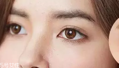 棕色眼影配什么口紅？任何唇色都可以