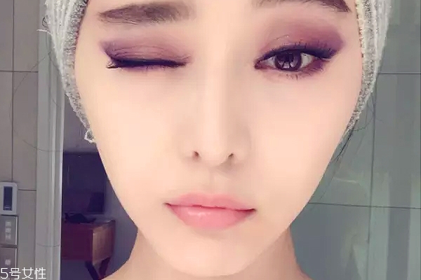 紫色眼影配什么口紅？配少女粉堪稱完美