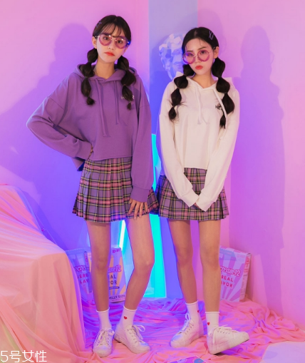 格子百褶裙配什么上衣？美翻整個春夏