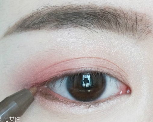 桃花妝用什么眼影好？3重色彩打造迷人眼妝