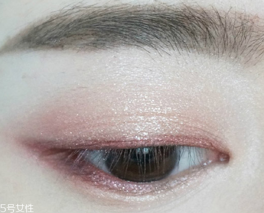 桃花妝用什么眼影好？3重色彩打造迷人眼妝