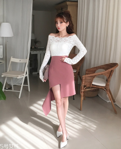 白色蕾絲上衣怎么搭配？女人味盡顯