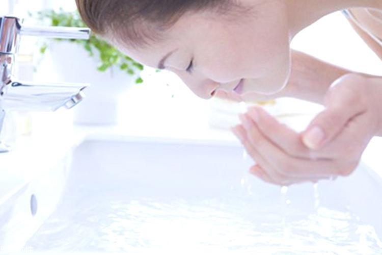 為什么油皮會變成干皮？三個油皮護膚誤區(qū)