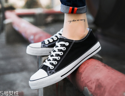 帆布鞋可以水洗嗎？帆布鞋應(yīng)該這樣洗
