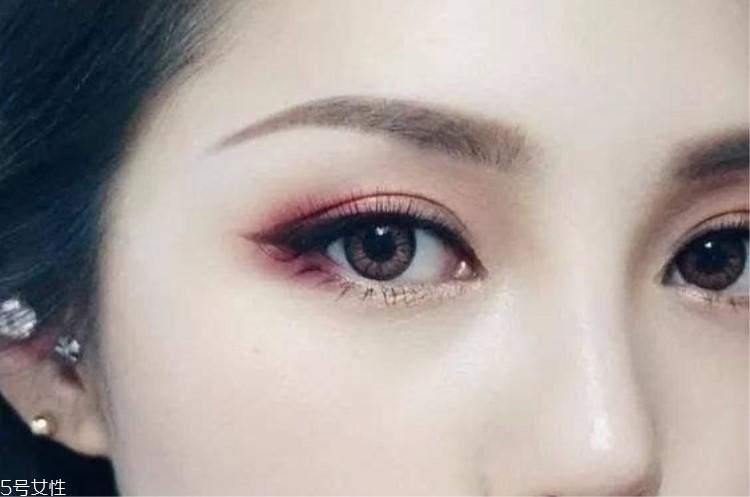 什么顏色的眼影顯白？這三種色號(hào)誰涂誰白