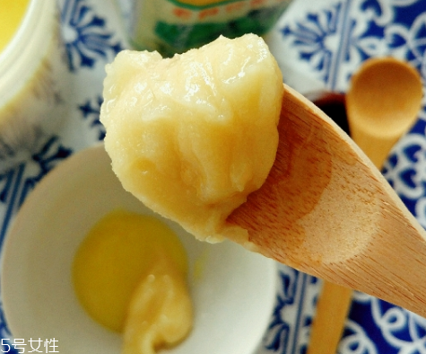 蜂王漿是什么味道？辣味跟酸味