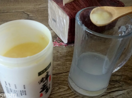 蜂王漿是蜂蜜嗎？并不是一種
