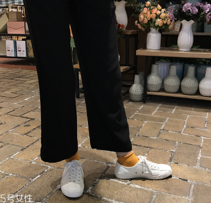 帆布鞋的白邊怎么刷才能白？白邊發(fā)黃這樣洗