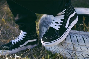 帆布鞋鞋幫發(fā)黃怎么辦？帆布鞋鞋幫要仔細清洗