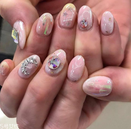 可撕指甲油哪個(gè)牌子好？女神都愛的六款健康指甲油