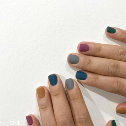 涂一次指甲油多久卸掉？最好是半個(gè)月卸掉