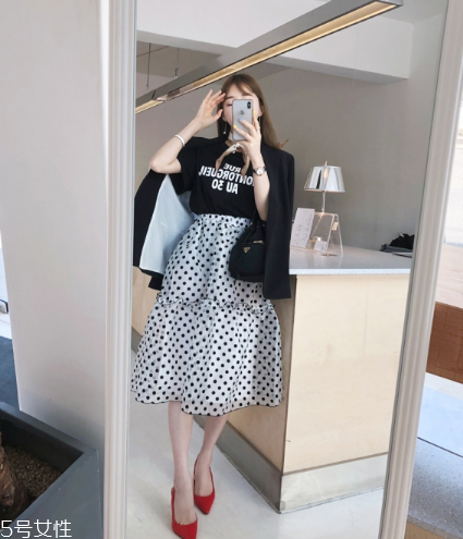 西裝配什么裙子好看？讓你美到挪不開眼