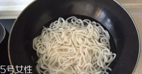 袋裝烏冬面怎么做好吃？地道日式烏冬面做法