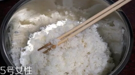 蟹籽壽司是真蟹籽嗎？認真你就輸了