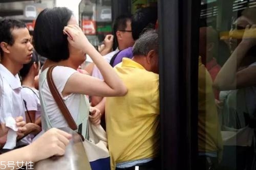女生體味重是什么原因？越老越重口味