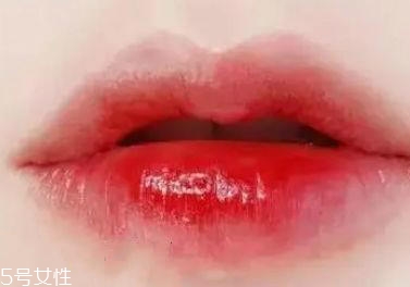 春天適合什么唇妝？4款簡單易上手的撩動唇色
