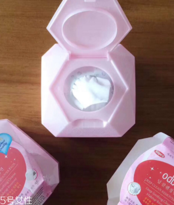 用完卸妝巾還用洗臉么？不洗凈會(huì)刺激皮膚