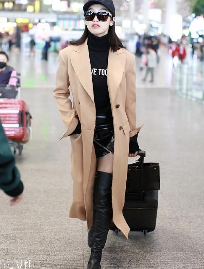 黑色打底衫怎么配衣服？時(shí)尚界的常青單品