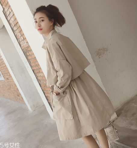 今年流行什么樣的風(fēng)衣？這幾款少女感十足