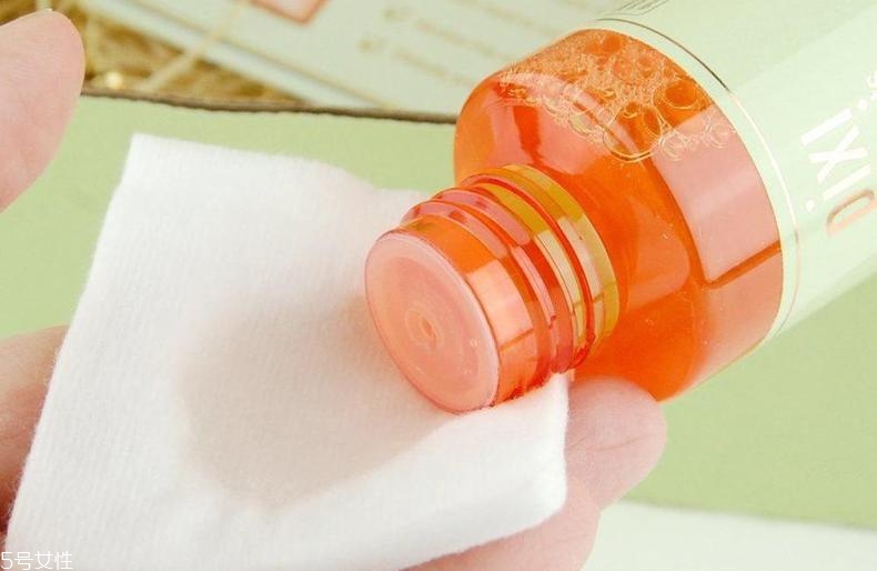 去角質(zhì)化妝水含酒精嗎？適合痘肌嗎？