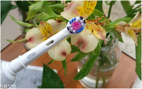 歐樂b電動(dòng)牙刷怎么樣？四個(gè)刷頭很好用