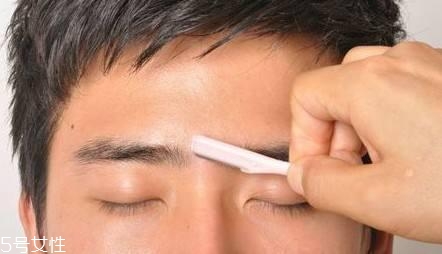 男生怎么化妝顯臉??？這4個地方化好秒帥