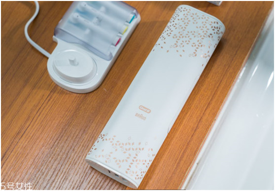 歐樂b電動牙刷怎么樣？四個刷頭很好用