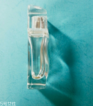 水生調(diào)聞起來(lái)像什么？讓人想起大海的香水