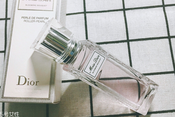迪奧滾珠香水怎么使用？dior滾珠香水用法